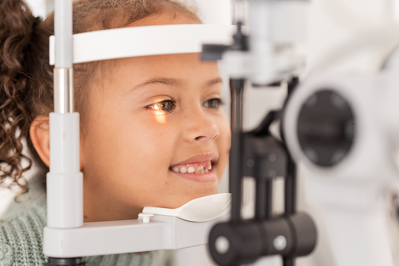 Joystick i przyciski sterujące pozycją głowicy autorefraktometru